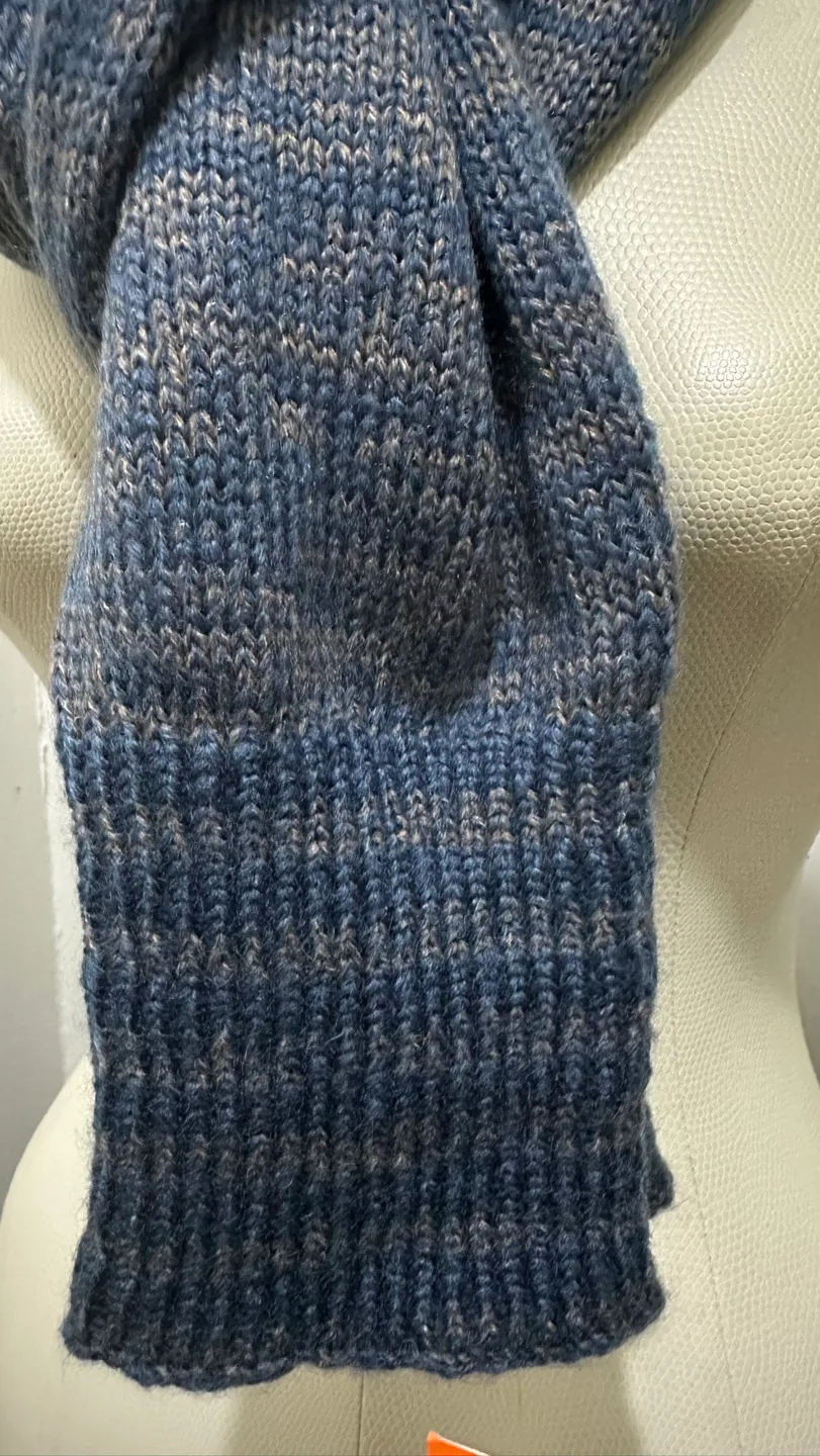 Love of Fashion | NWT Unisex Navy Winter Scarf (sz OS) image indicator(4)