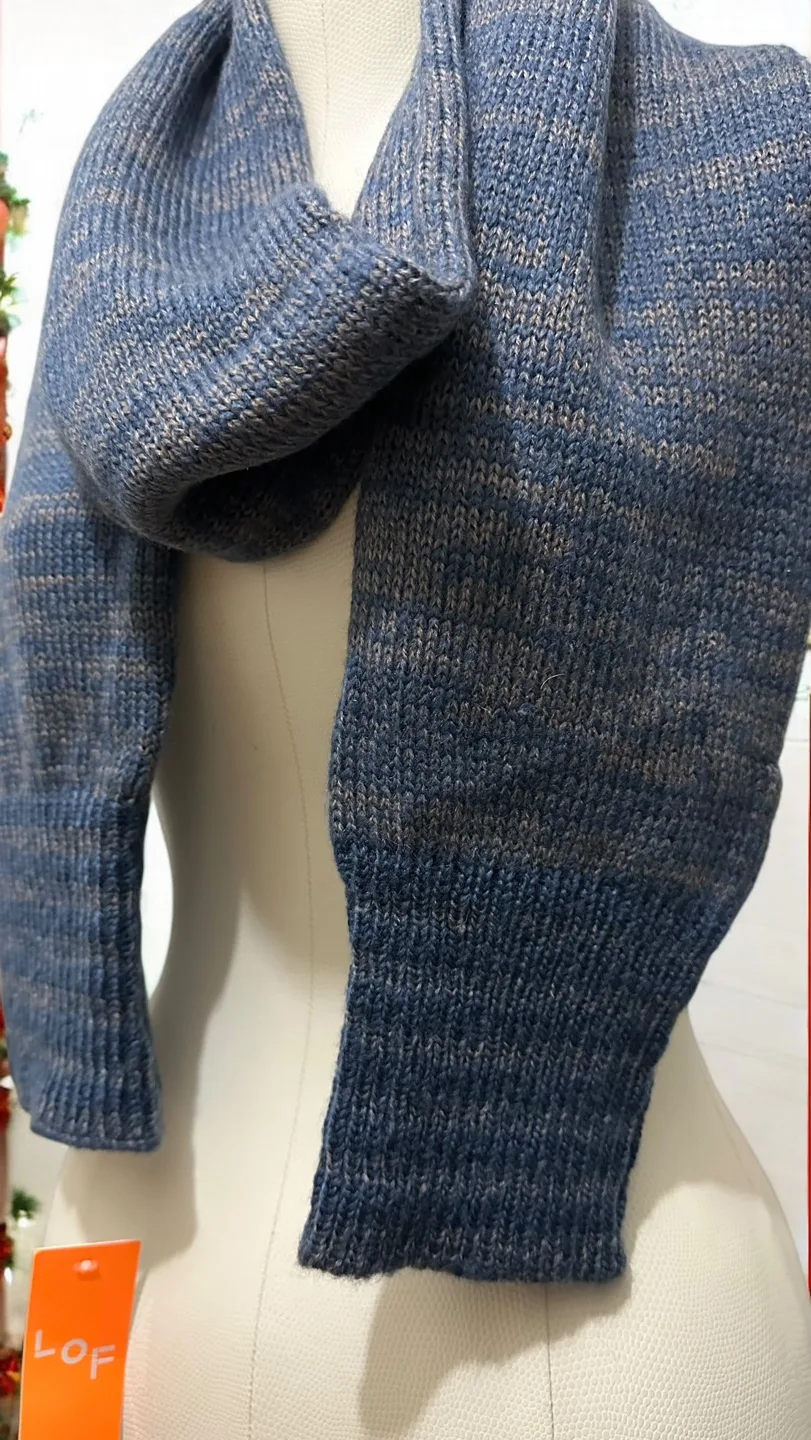 Love of Fashion | NWT Unisex Navy Winter Scarf (sz OS) image indicator(3)