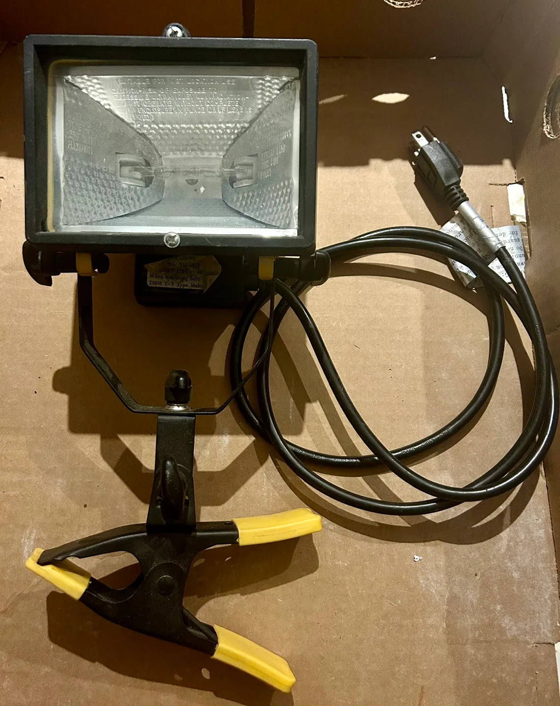 Power Fist 250 Watt Halogen Work Light thumbnail