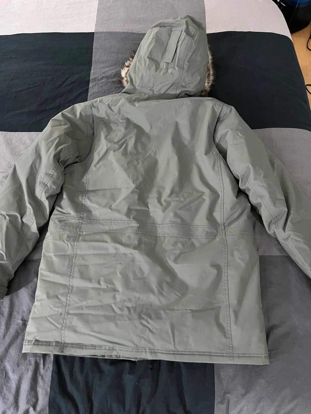 Eddie Bauer Men's Down Waterproof Parka (olive green) image indicator(3)