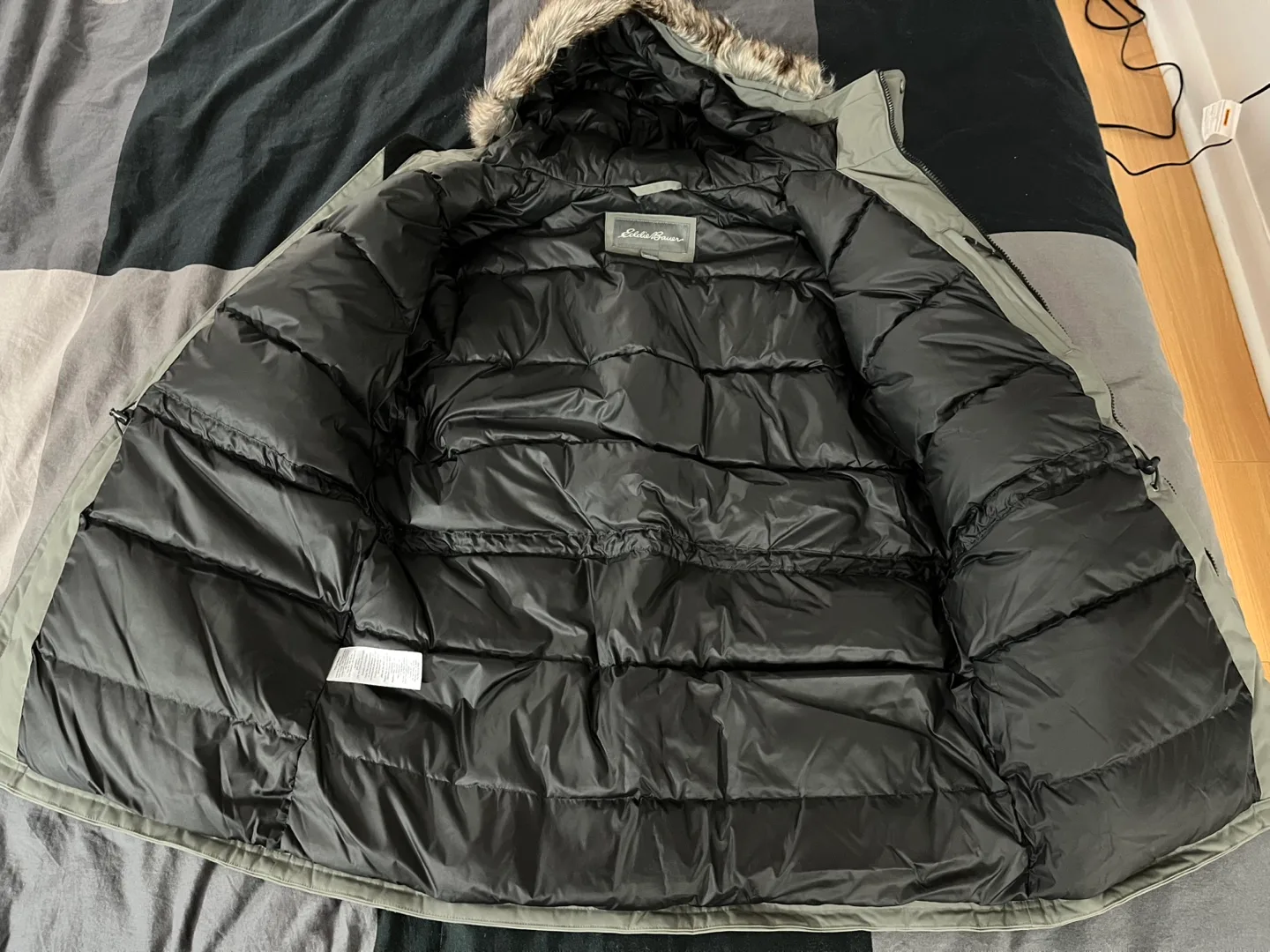 Eddie Bauer Men's Down Waterproof Parka (olive green) image indicator(4)