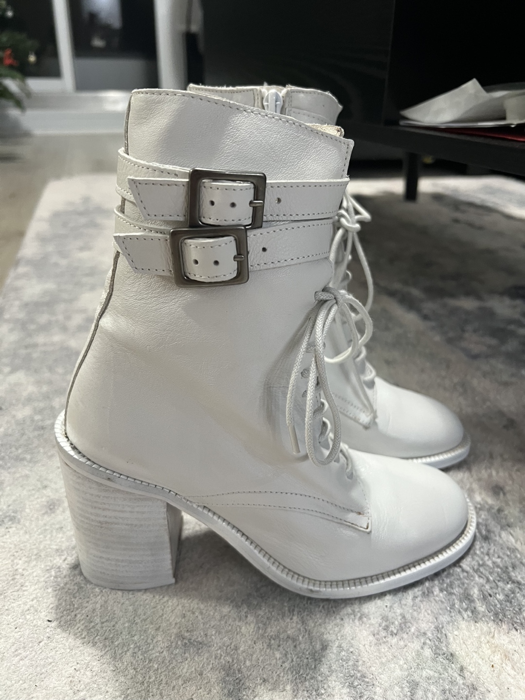 L'INTERVALLE White Leather Buckle Boots - 37