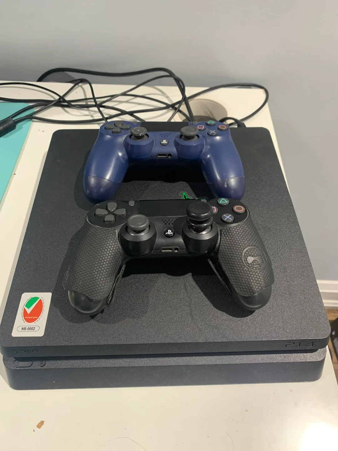 PS4 Slim with 2 Controllers, 2 games and all cables image indicator(3)