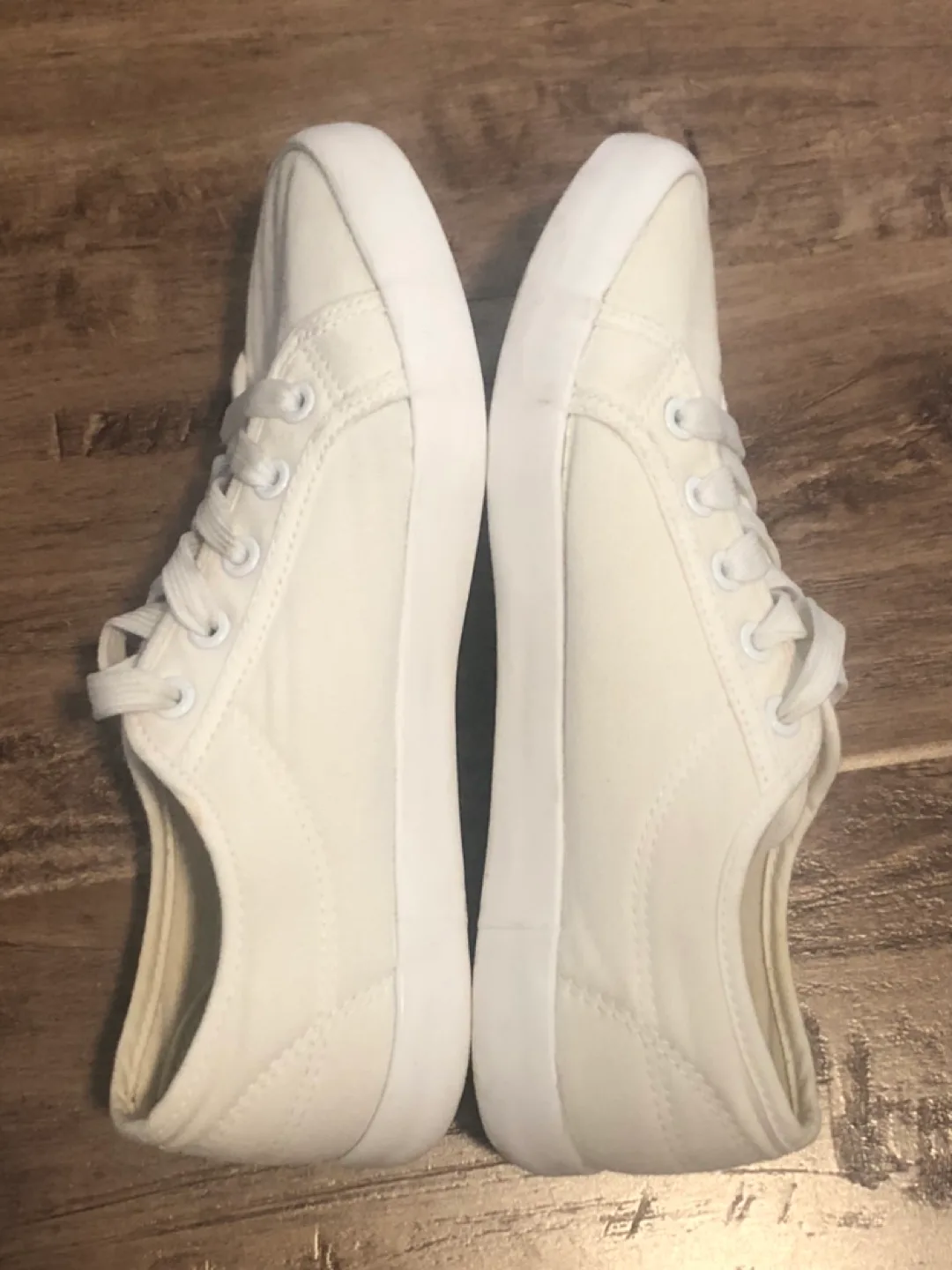 Sz7- Classic White Canvas Sneakers image indicator(3)