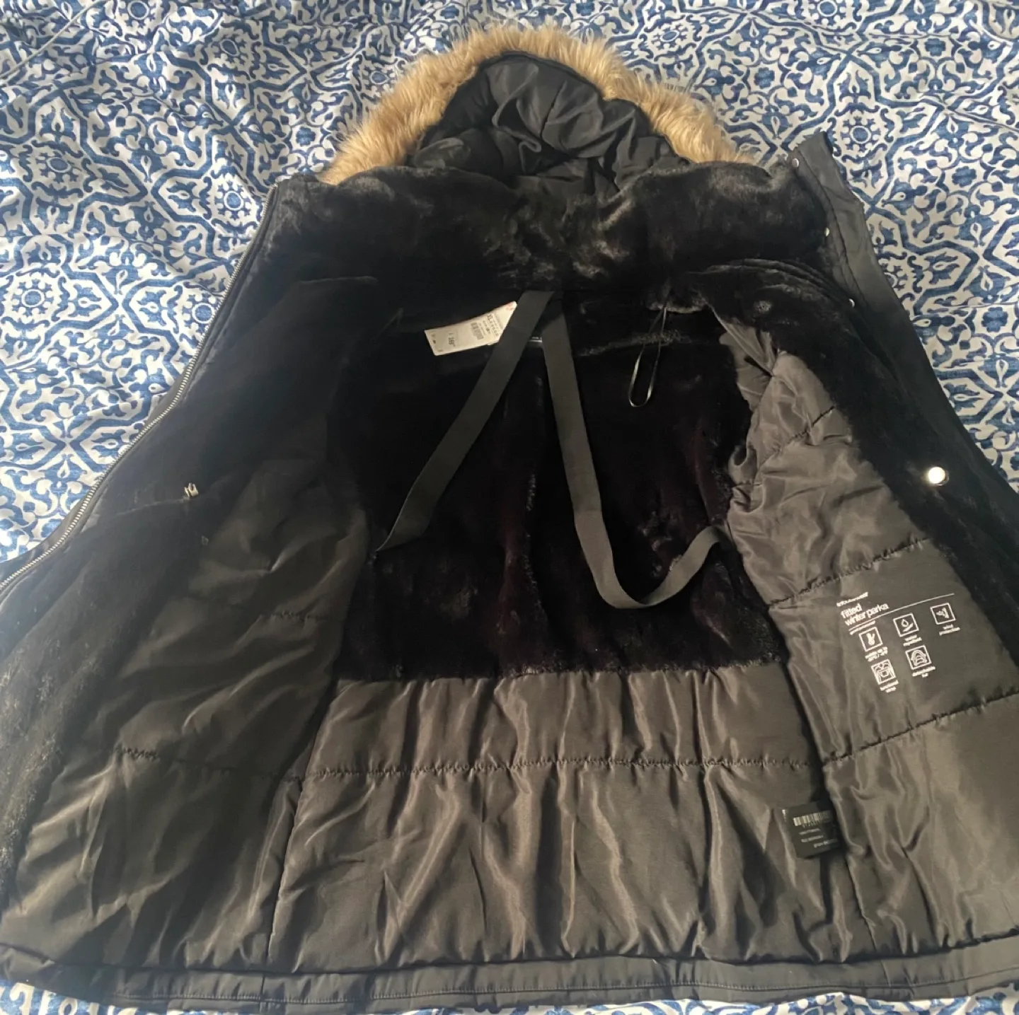 Women’s Winter Parka Jacket - ZARA (SIZE X-LARGE WOMEN) image indicator(2)