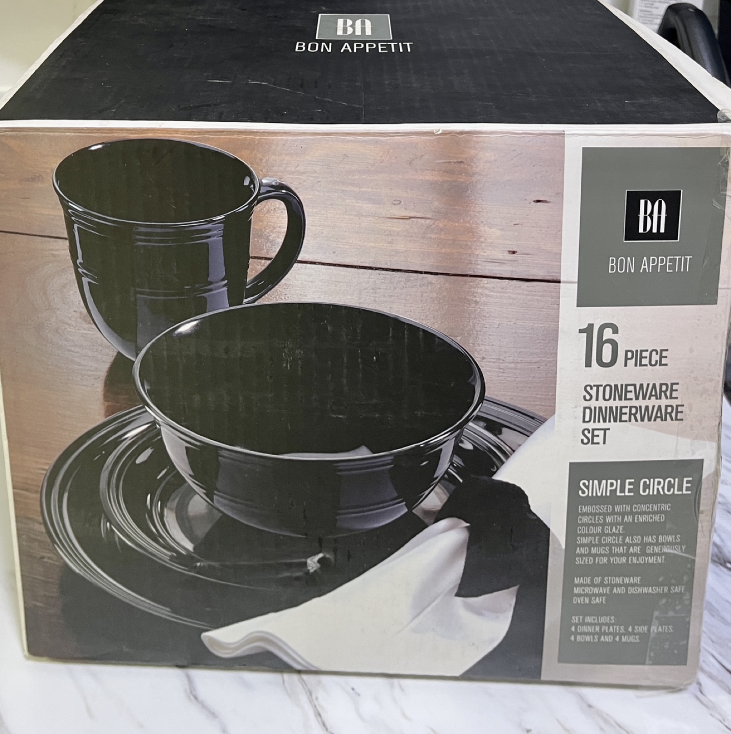 16 Piece Stoneware Dinnerware Set - Simple Circle - Black