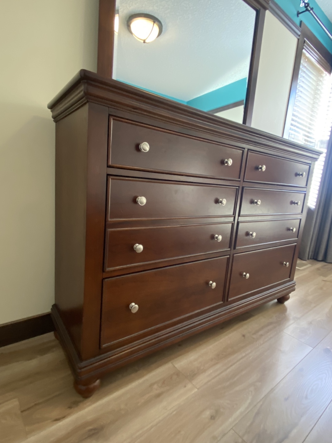 🏆 Awesome large drawers / dressers attached a nice mirror - photo 4
