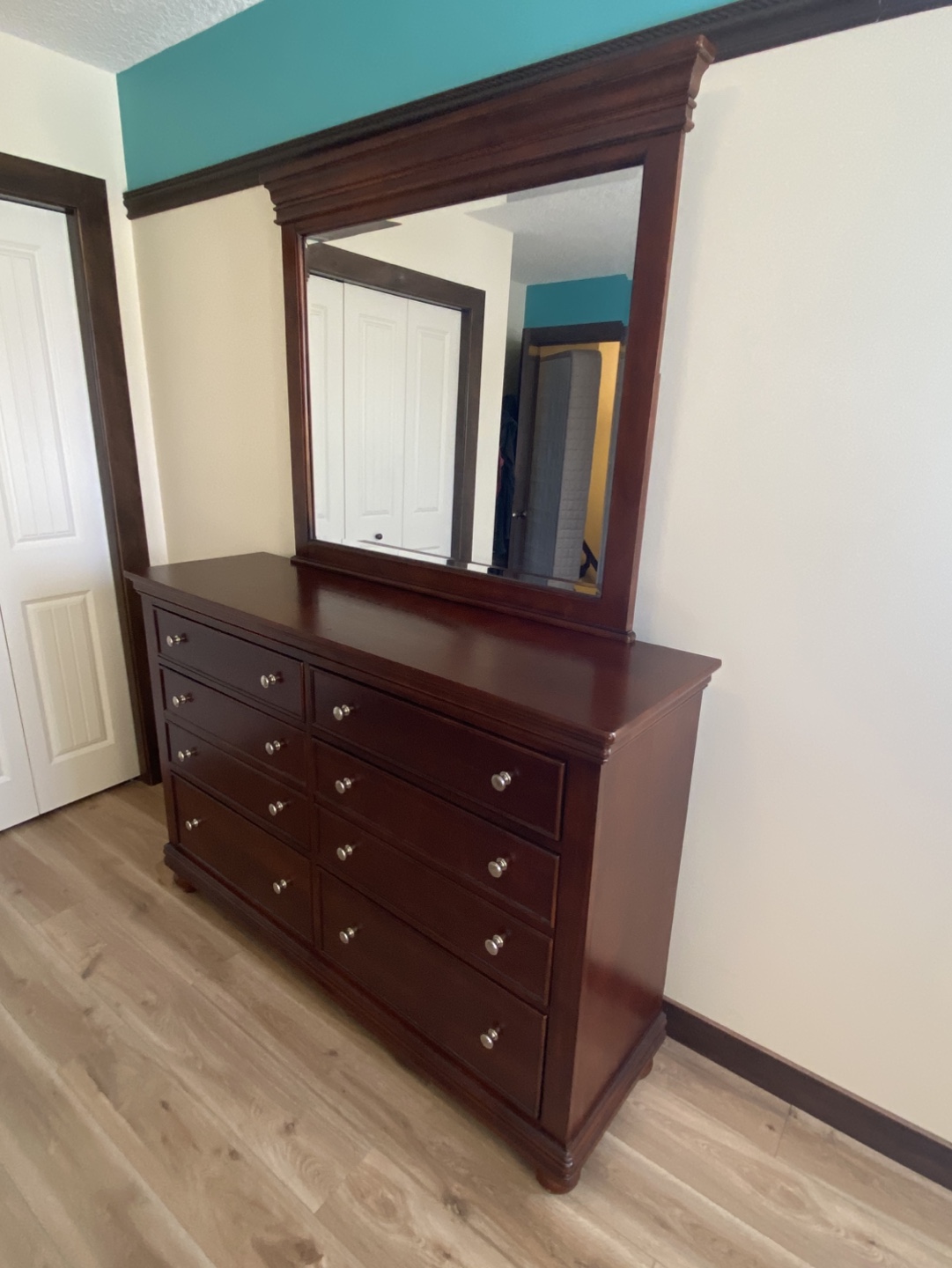 🏆 Awesome large drawers / dressers attached a nice mirror - photo 2