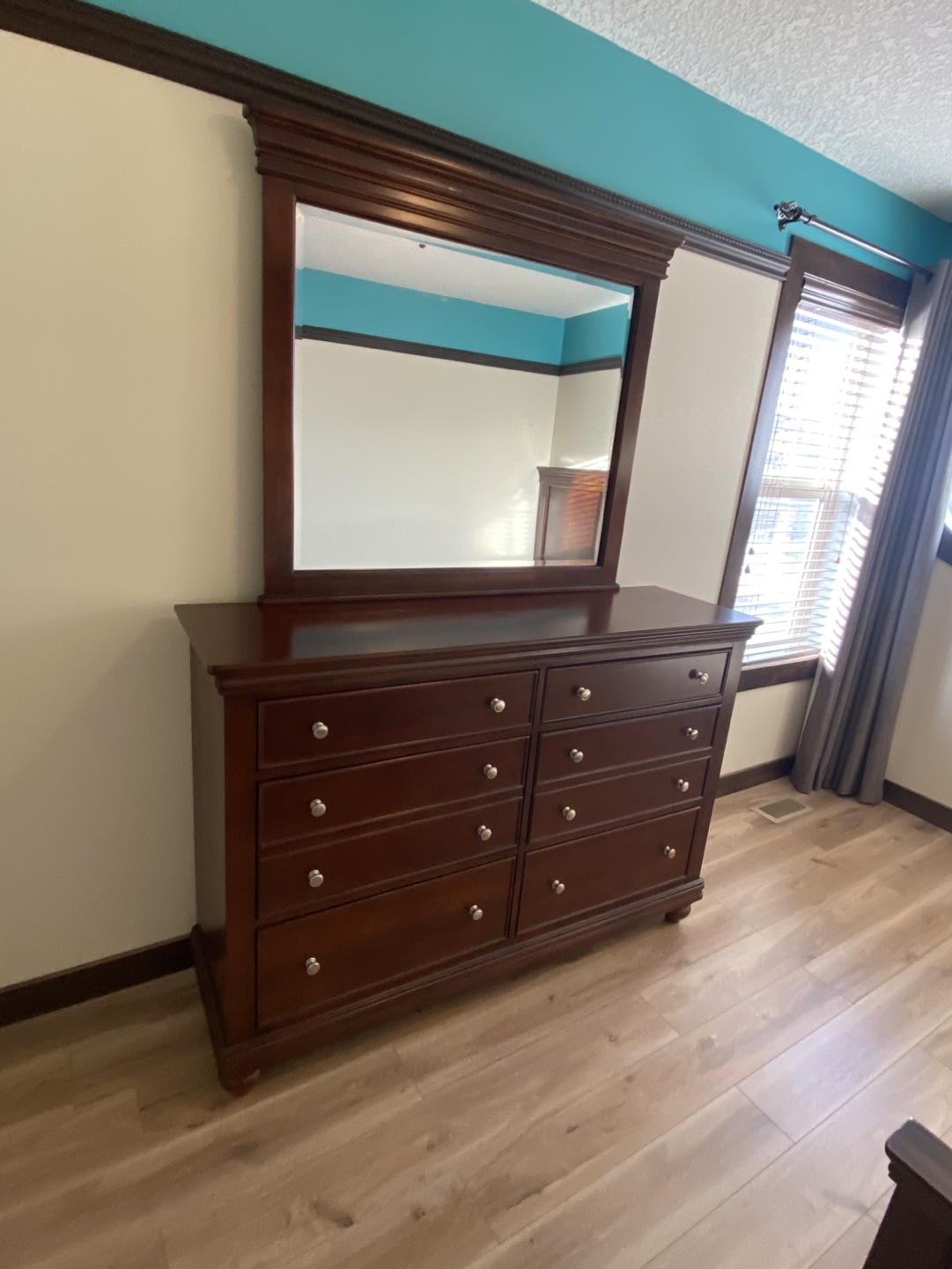 🏆 Awesome large drawers / dressers attached a nice mirror - photo 3