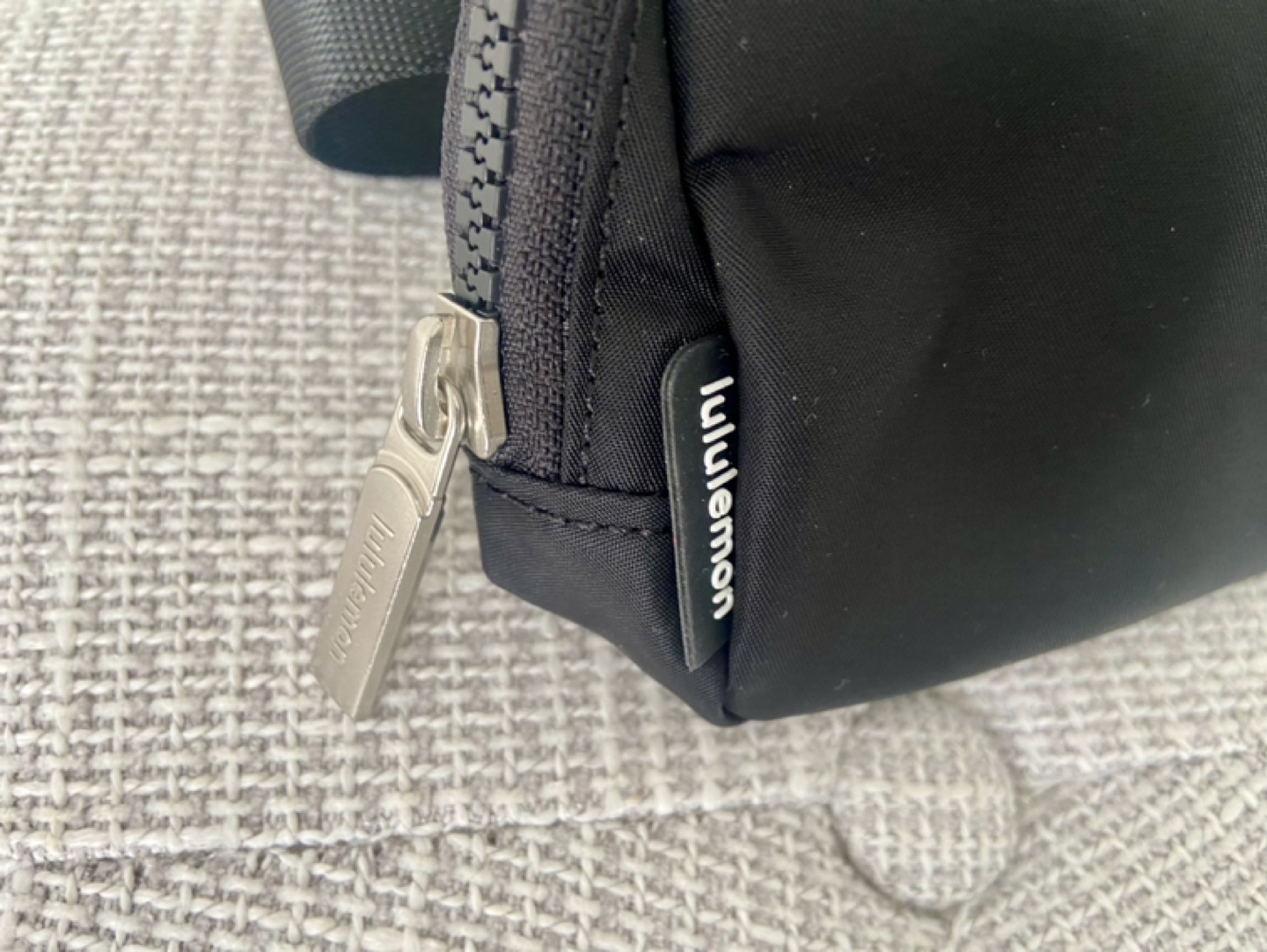 Lululemon Everywhere Belt Bag - photo 2