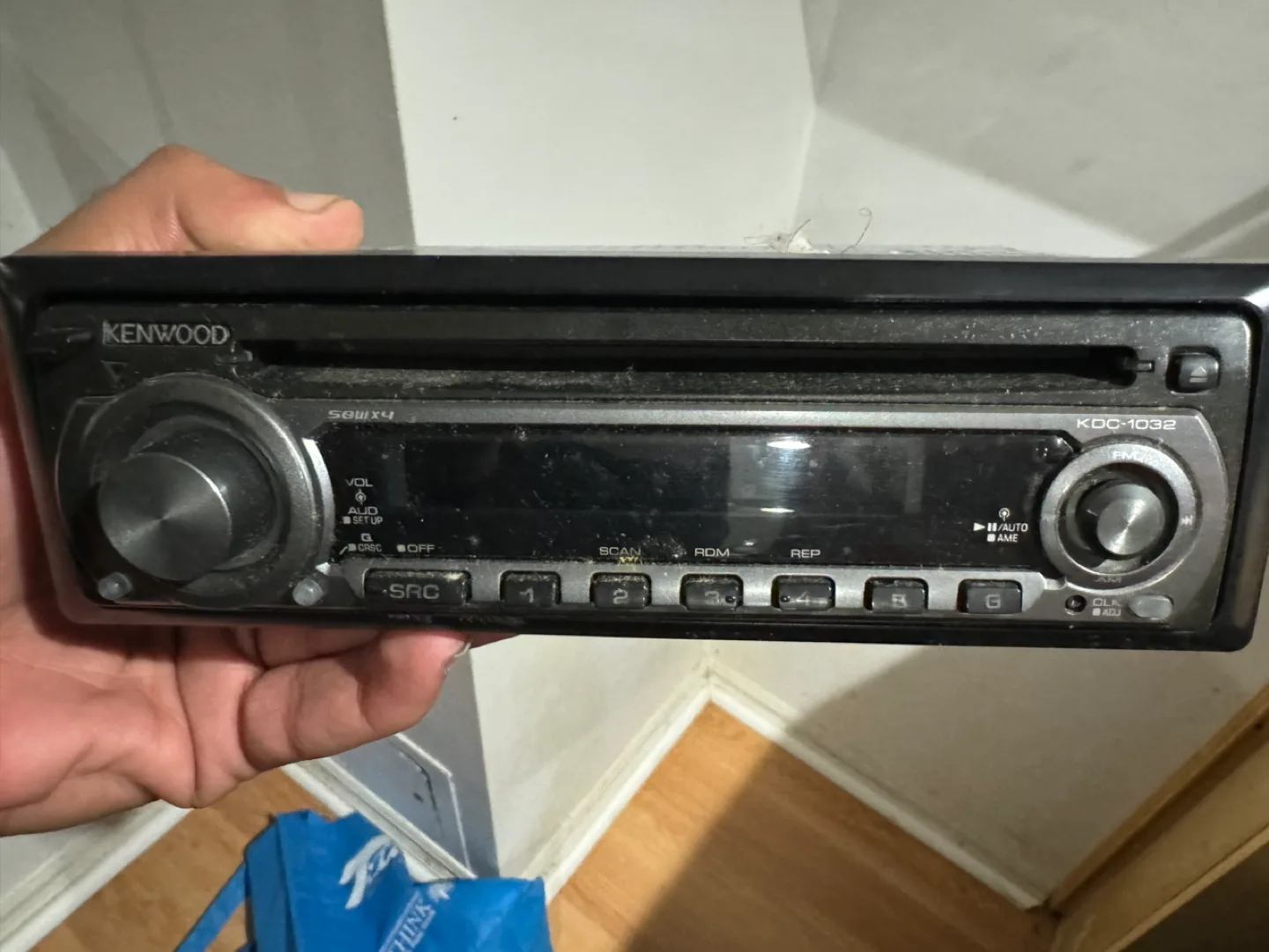 Kenwood Car Stereo image indicator(3)