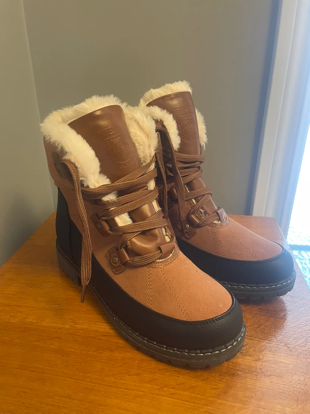 New Women's Brown Winter Boots Size 8 thumbnail