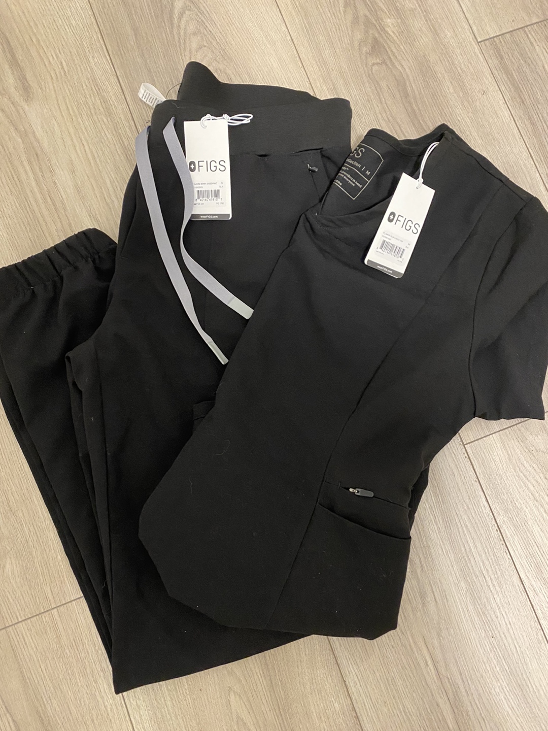 FIGS Scrubs Set - Black