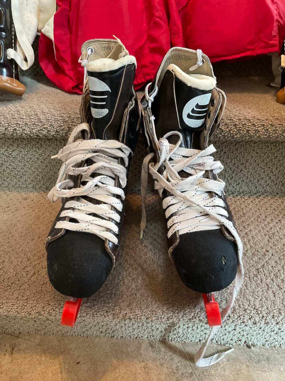 Vintage Hockey Equipment Set image indicator(4)