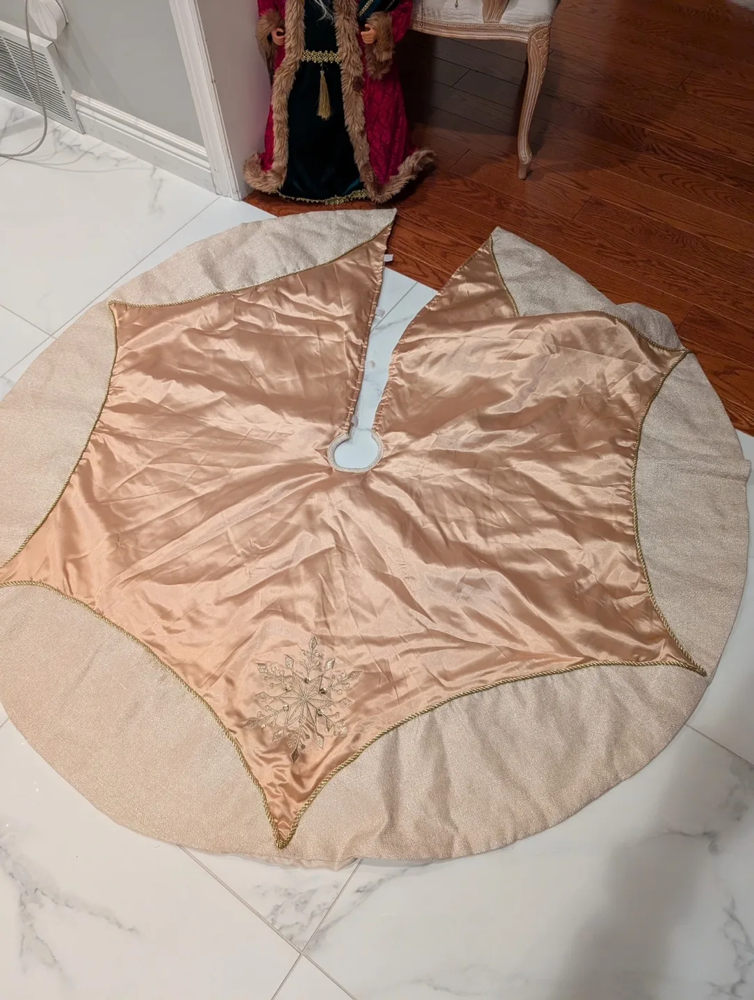 Gold Christmas Tree Skirt image indicator(4)