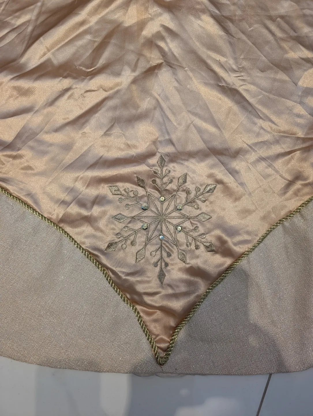 Gold Christmas Tree Skirt image indicator(2)