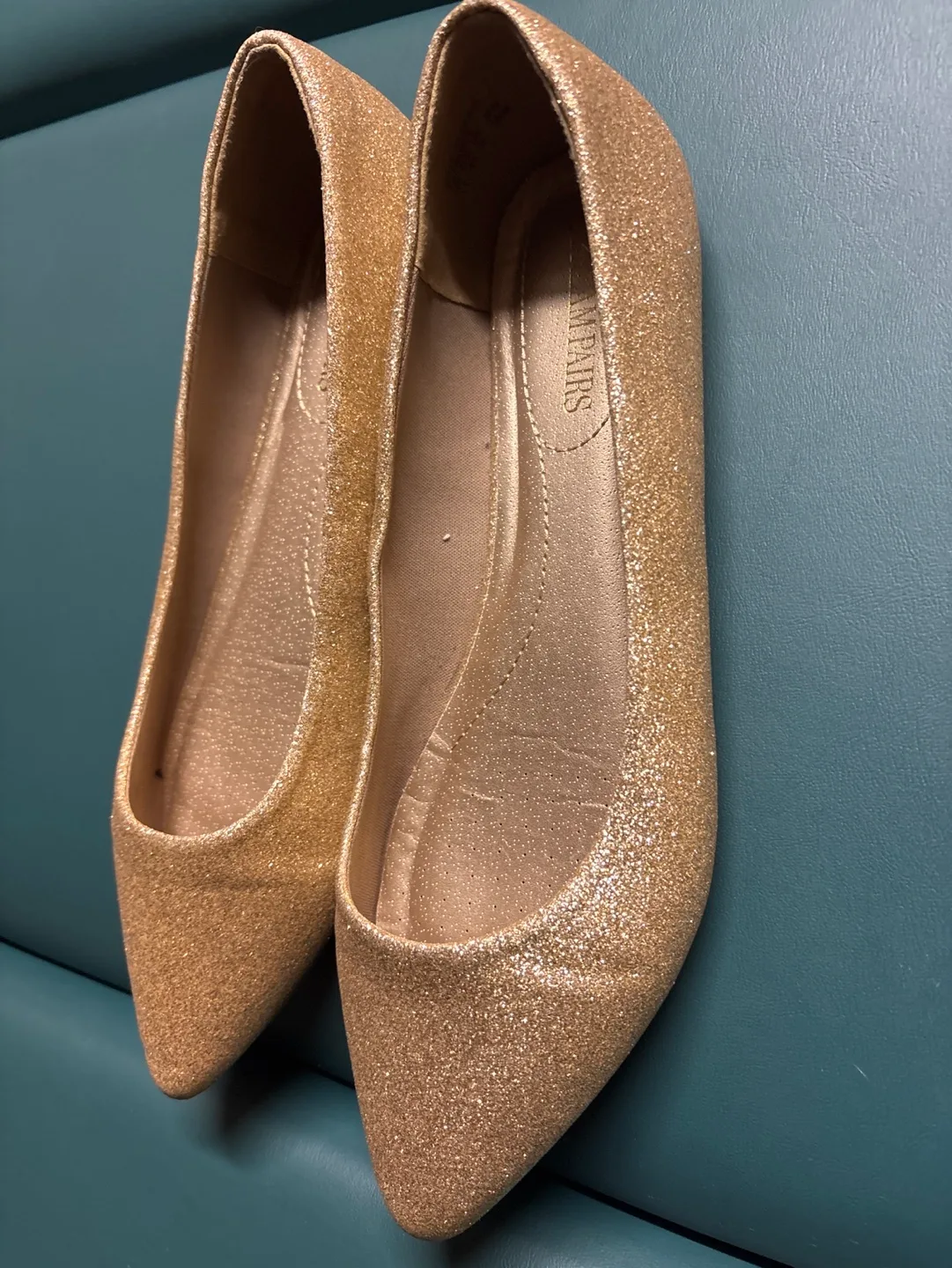 Gold Glitter Pointed Toe Flats image indicator(2)