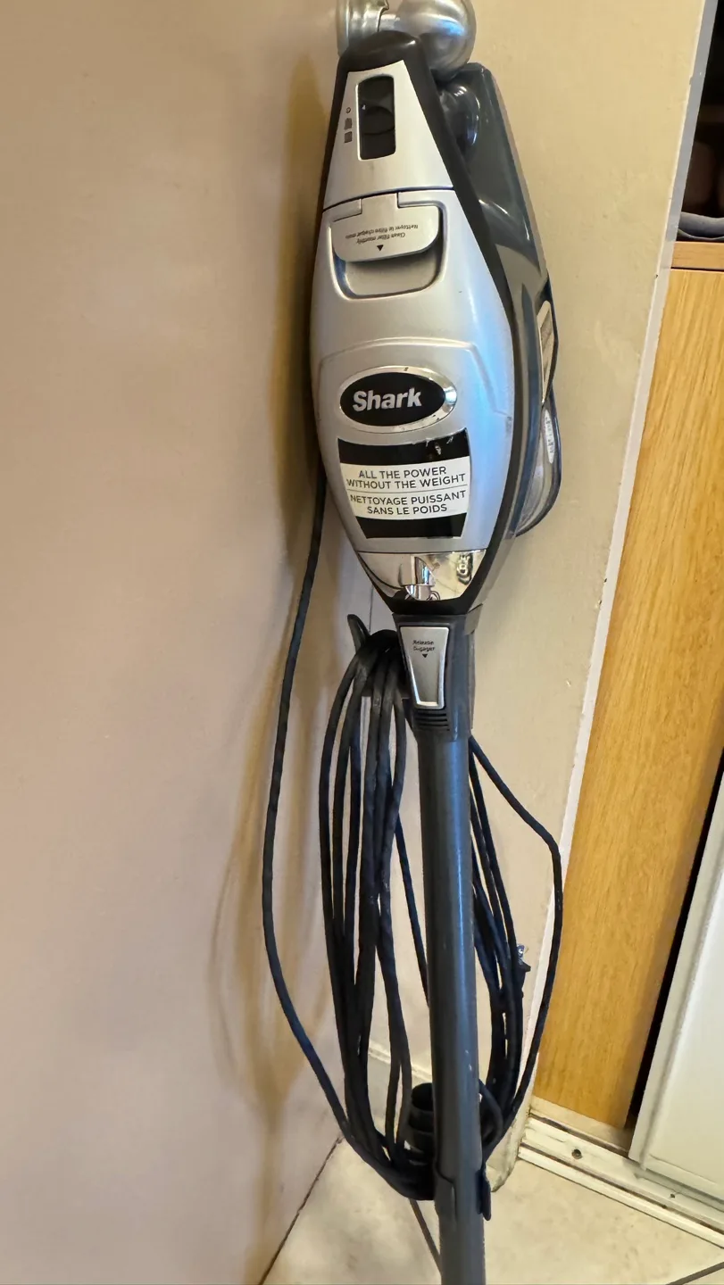 Shark Rocket Deluxe Pro Vacuum image indicator(3)