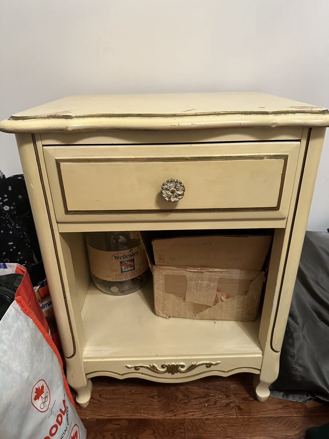 Vintage Yellow Dresser with matching Nightstand #freecycle - photo 3