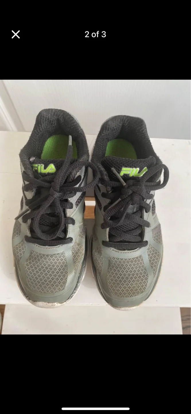 Kids FILA size 1 Running Shoes image indicator(2)