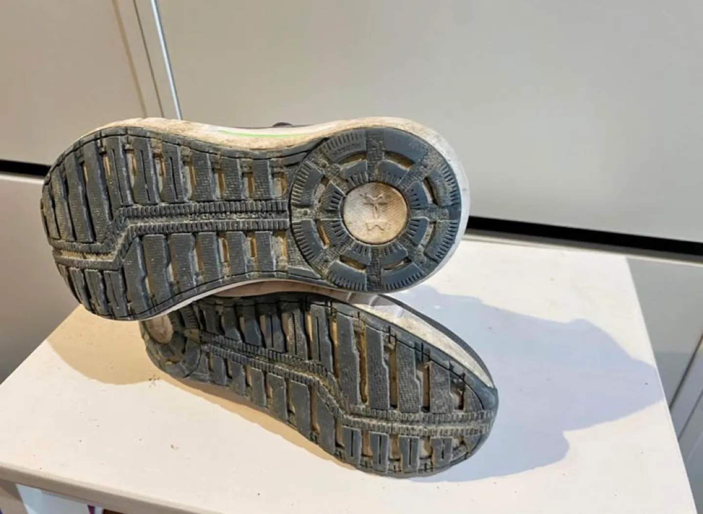 Under Armour Boys Running Shoes Size 12 image indicator(4)