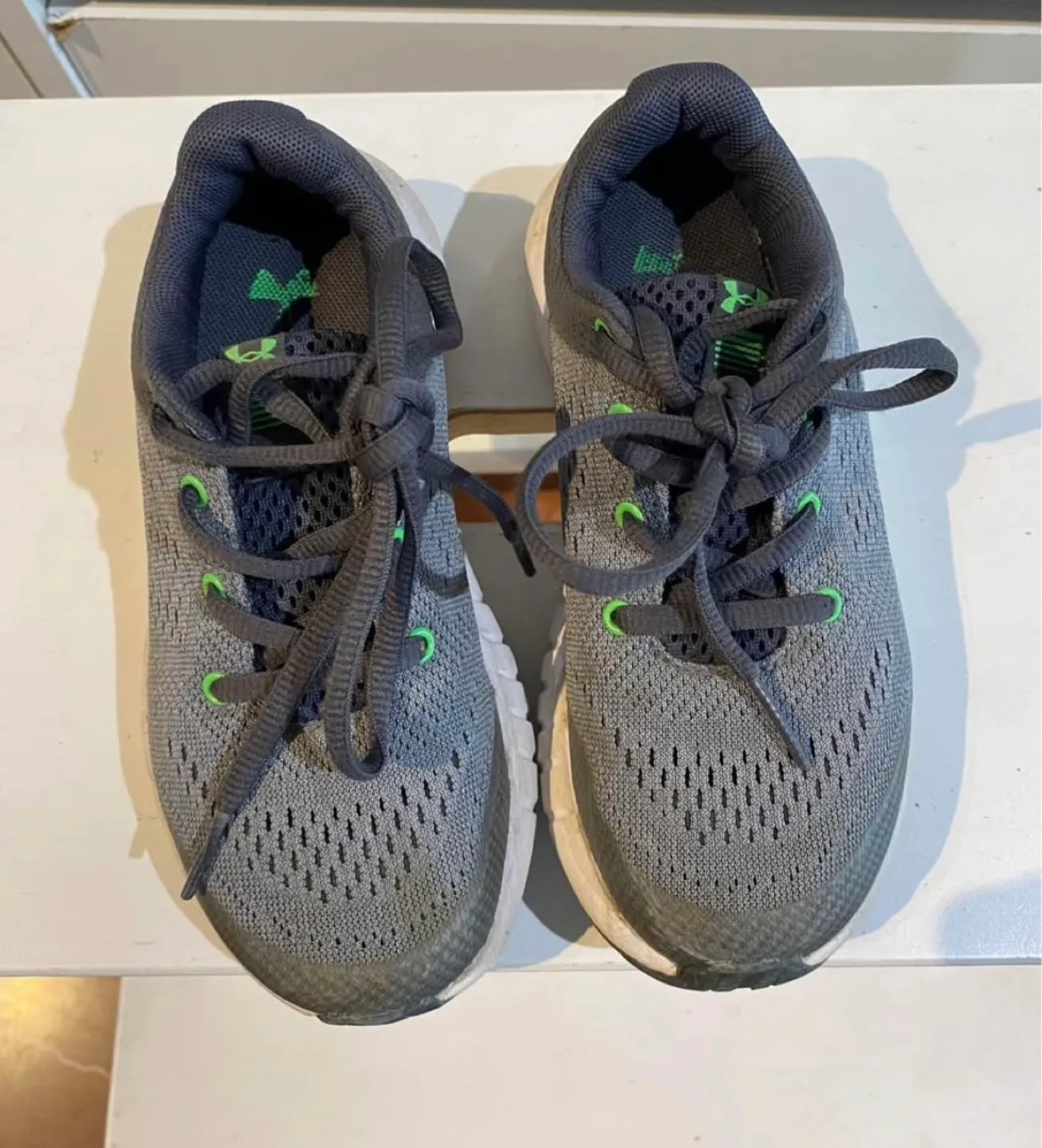 Under Armour Boys Running Shoes Size 12 image indicator(3)
