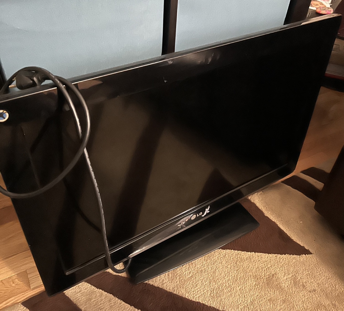 LG 32 Inch LCD TV - photo 4