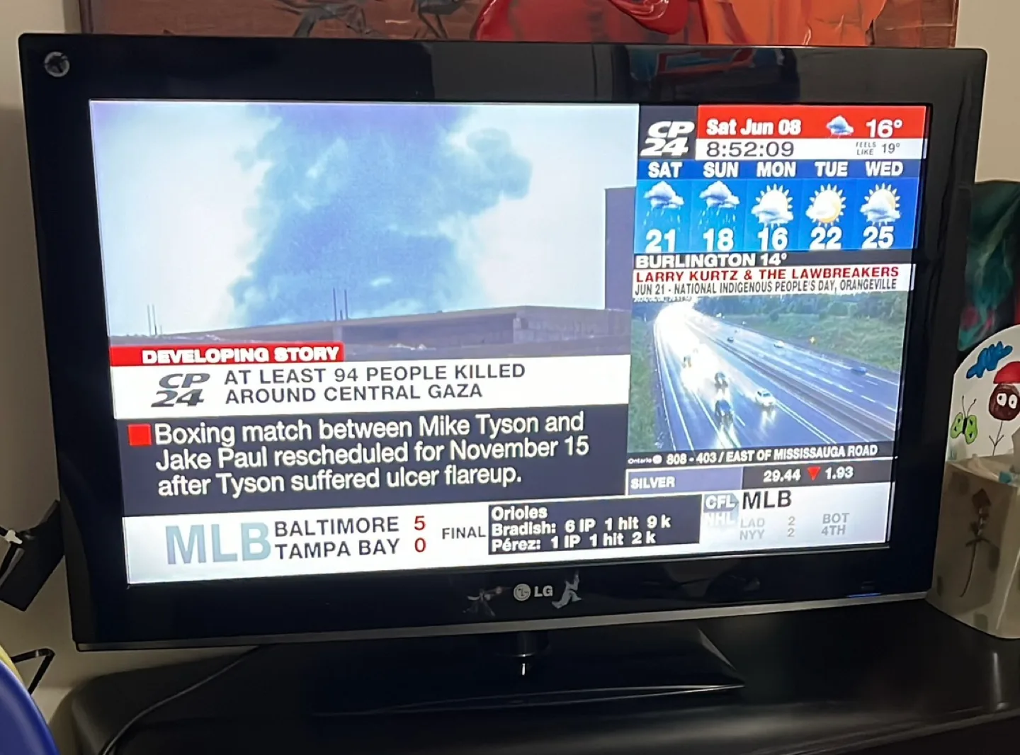 LG 32 Inch LCD TV thumbnail