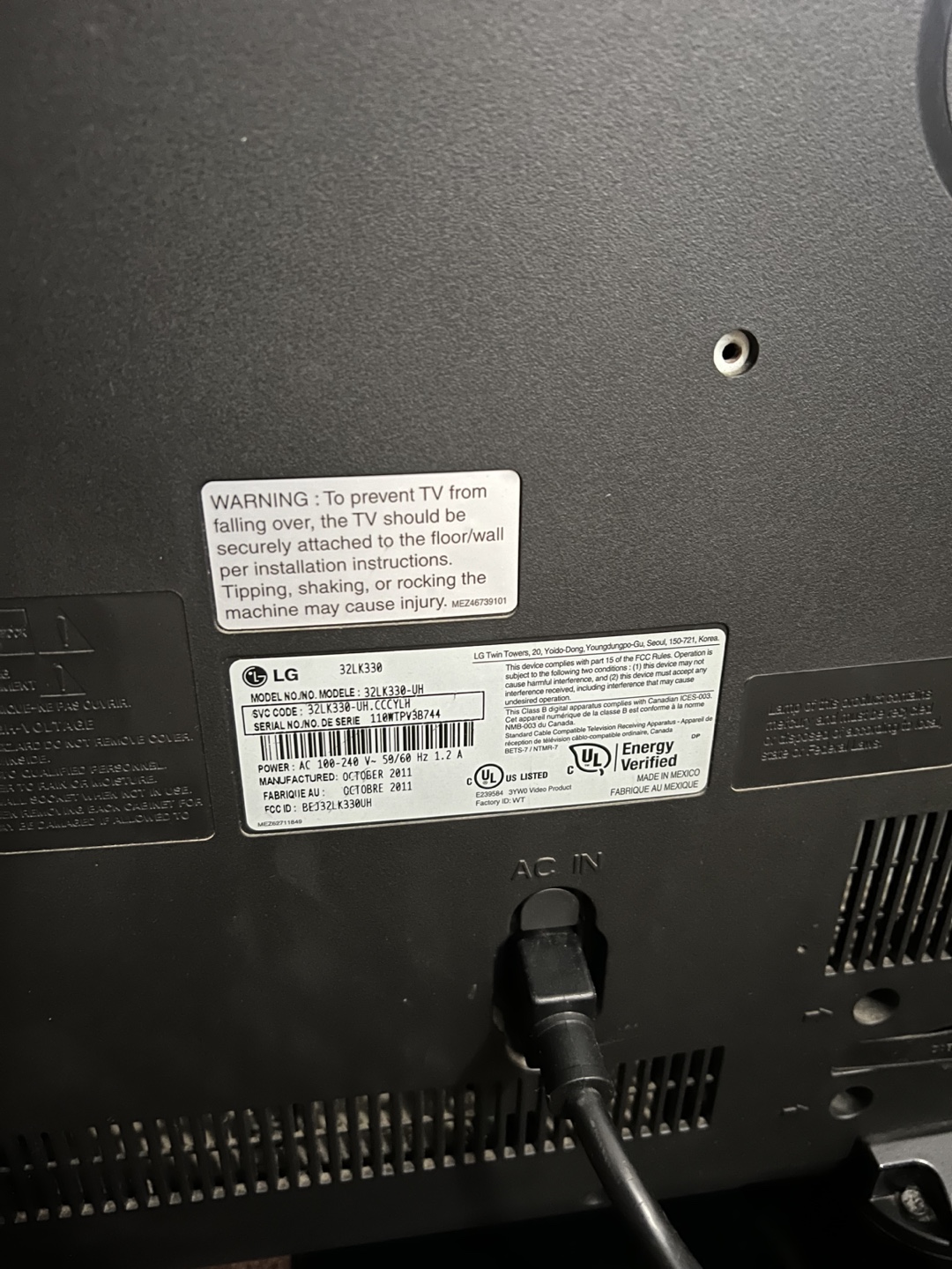 LG 32 Inch LCD TV - photo 2