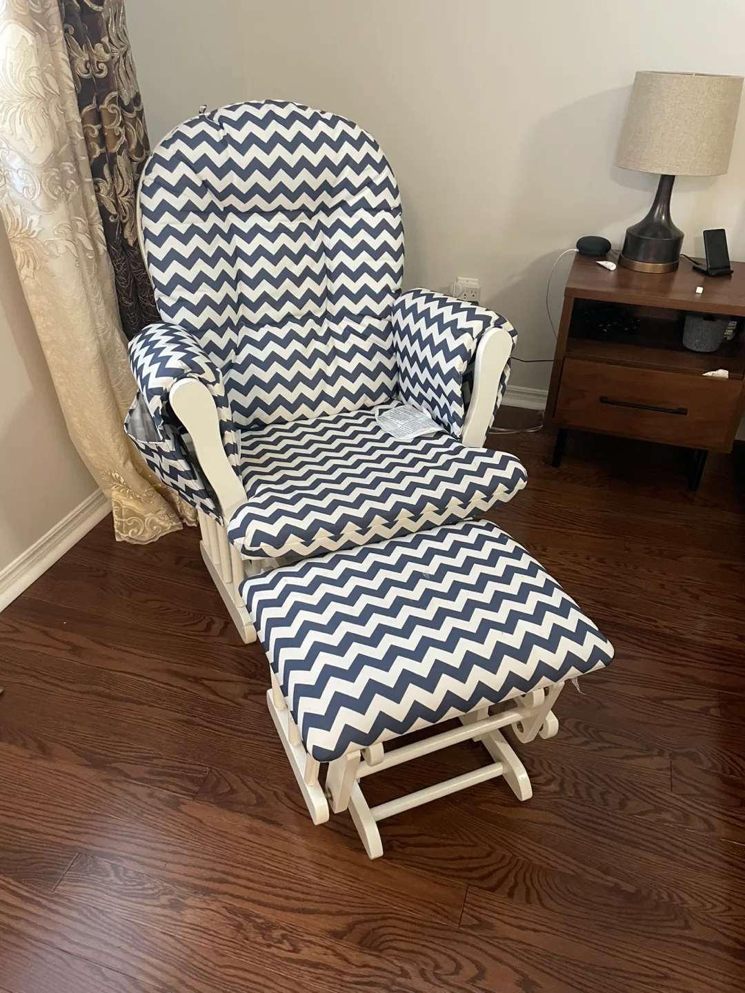 Nursery Glider Rocker with Ottoman image indicator(2)