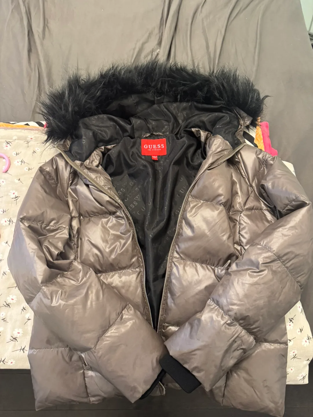 Guess Puffer Jacket image indicator(2)