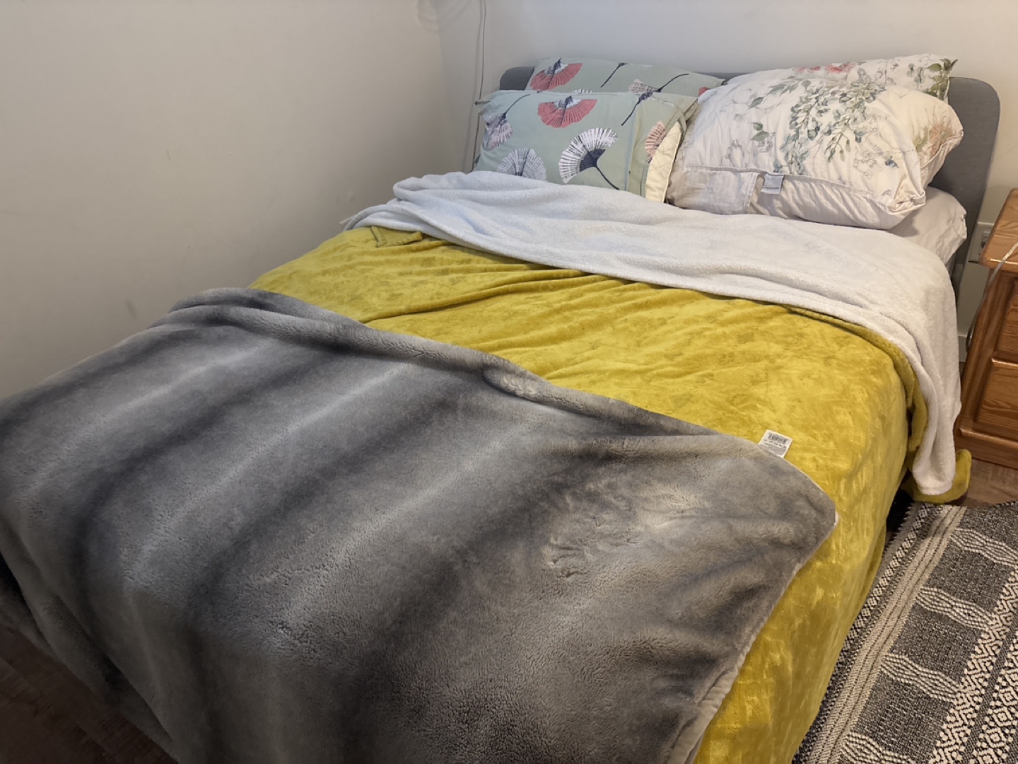 Queen Size frame with Headboard and Matress