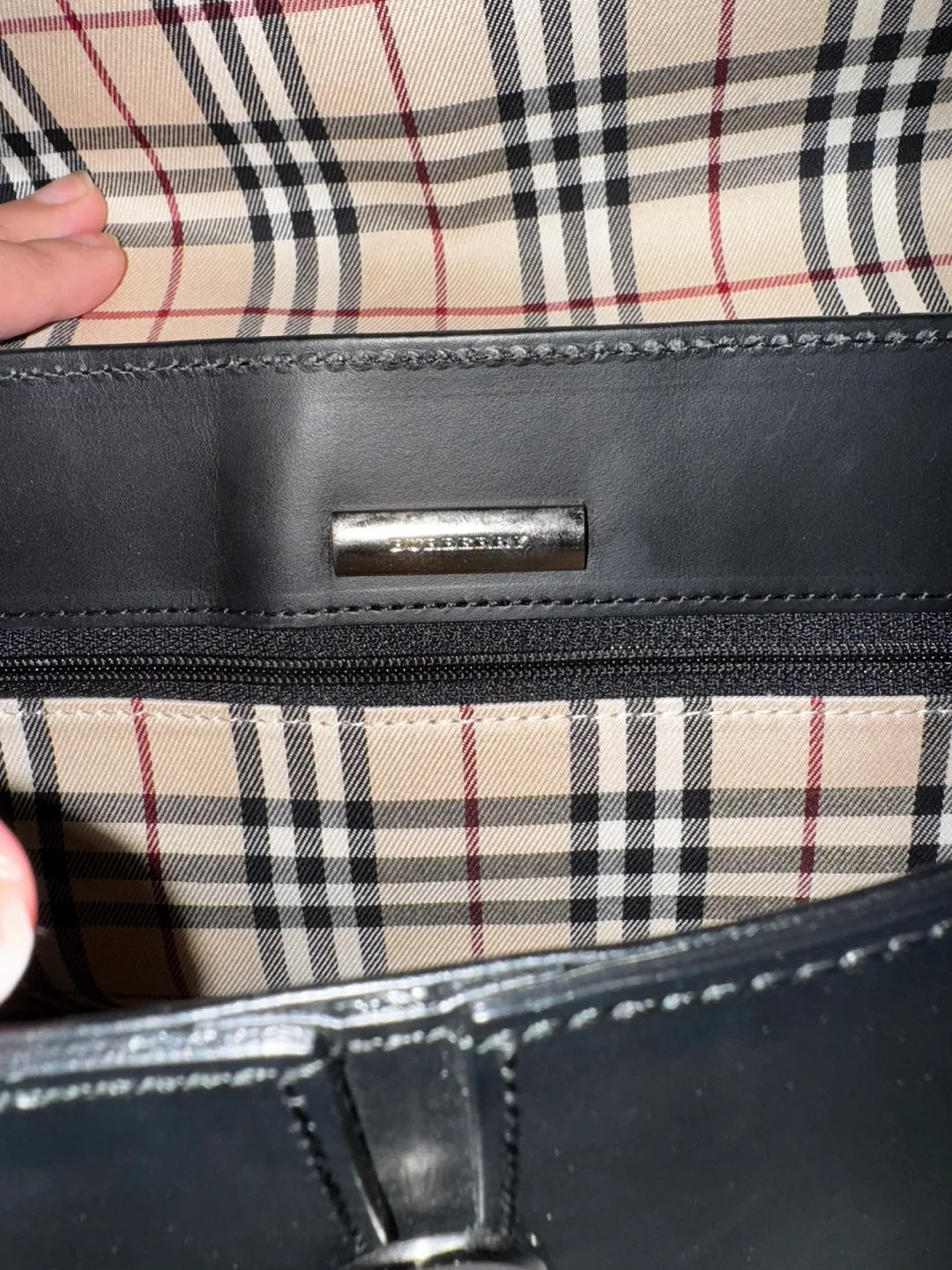 Burberry Leather Shoulder Bag image indicator(5)