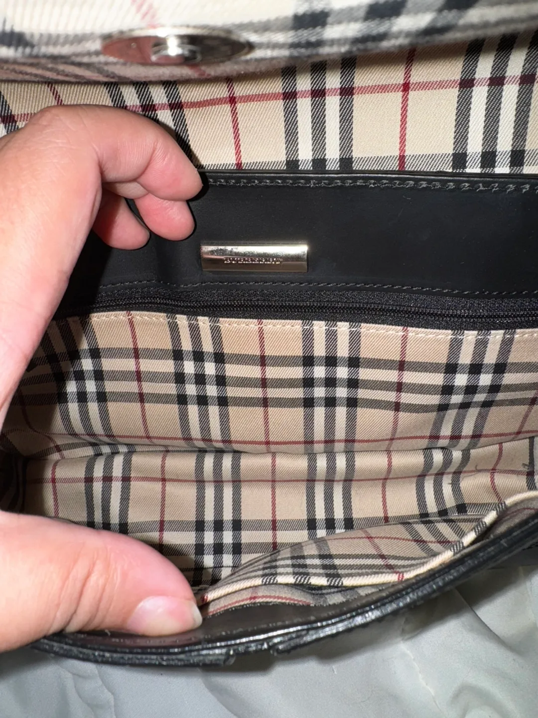 Burberry Leather Shoulder Bag image indicator(4)