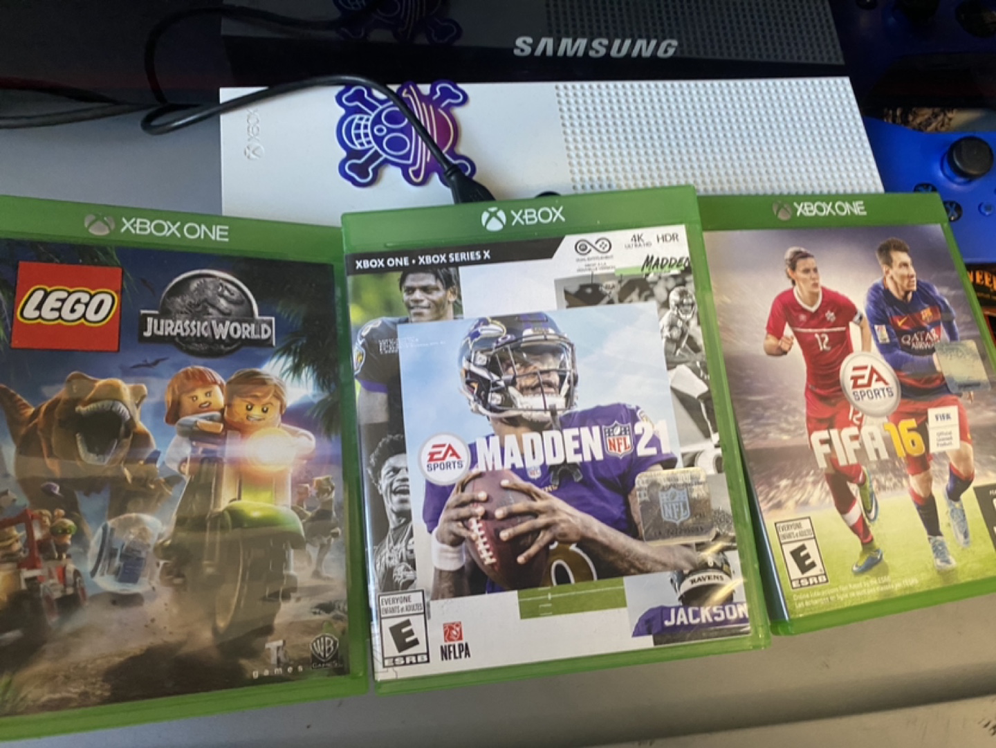 Xbox One Console Bundle with Games Controller and 1tb drive - photo 4
