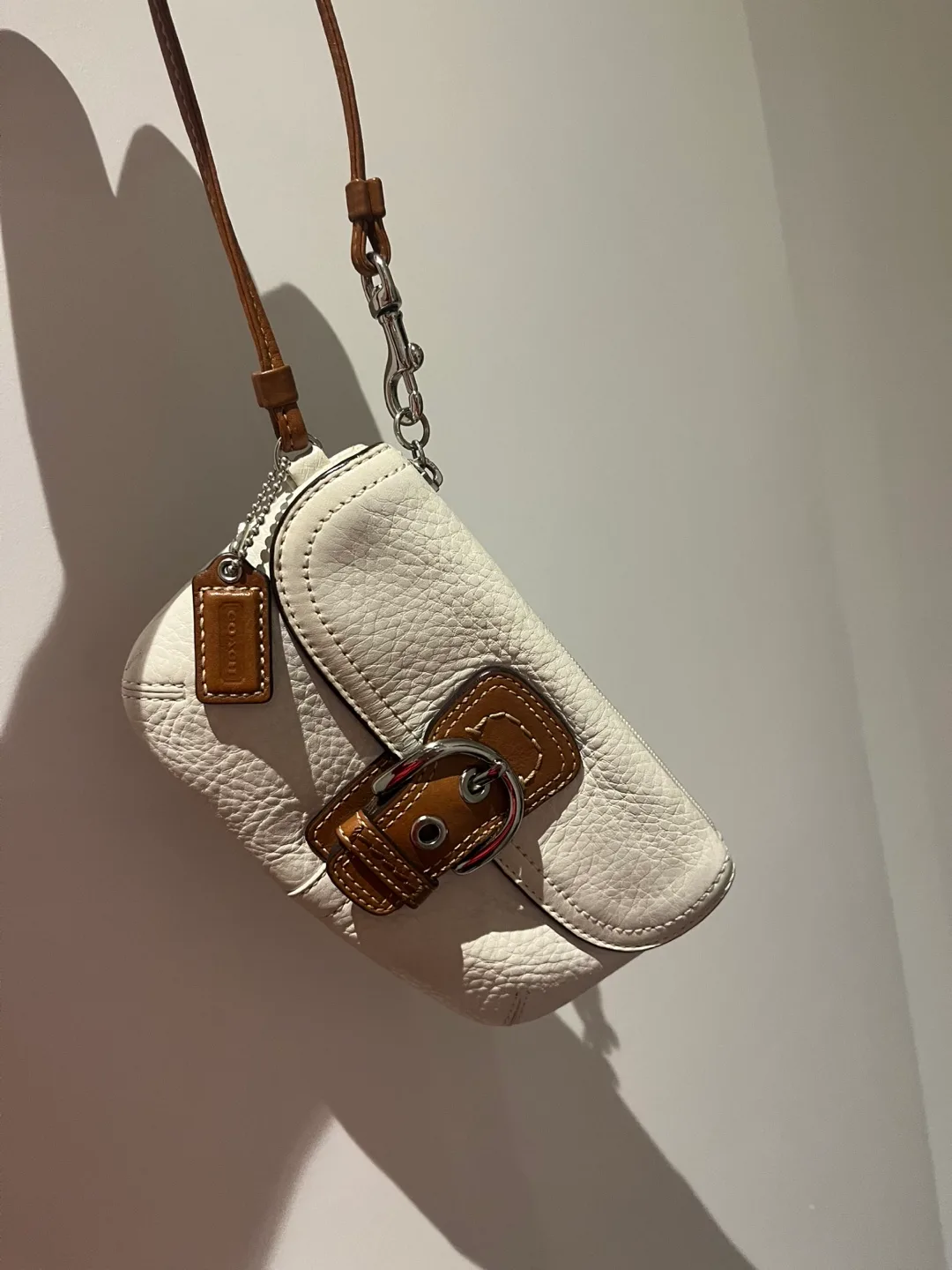 Coach wristlet and wallet image indicator(6)