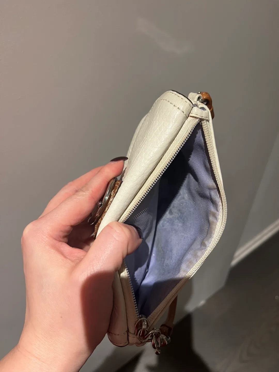 Coach wristlet and wallet image indicator(5)