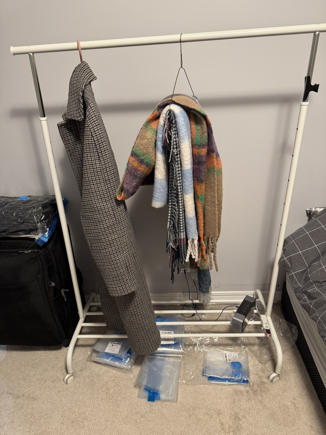 1 IKEA Clothes rack, white
