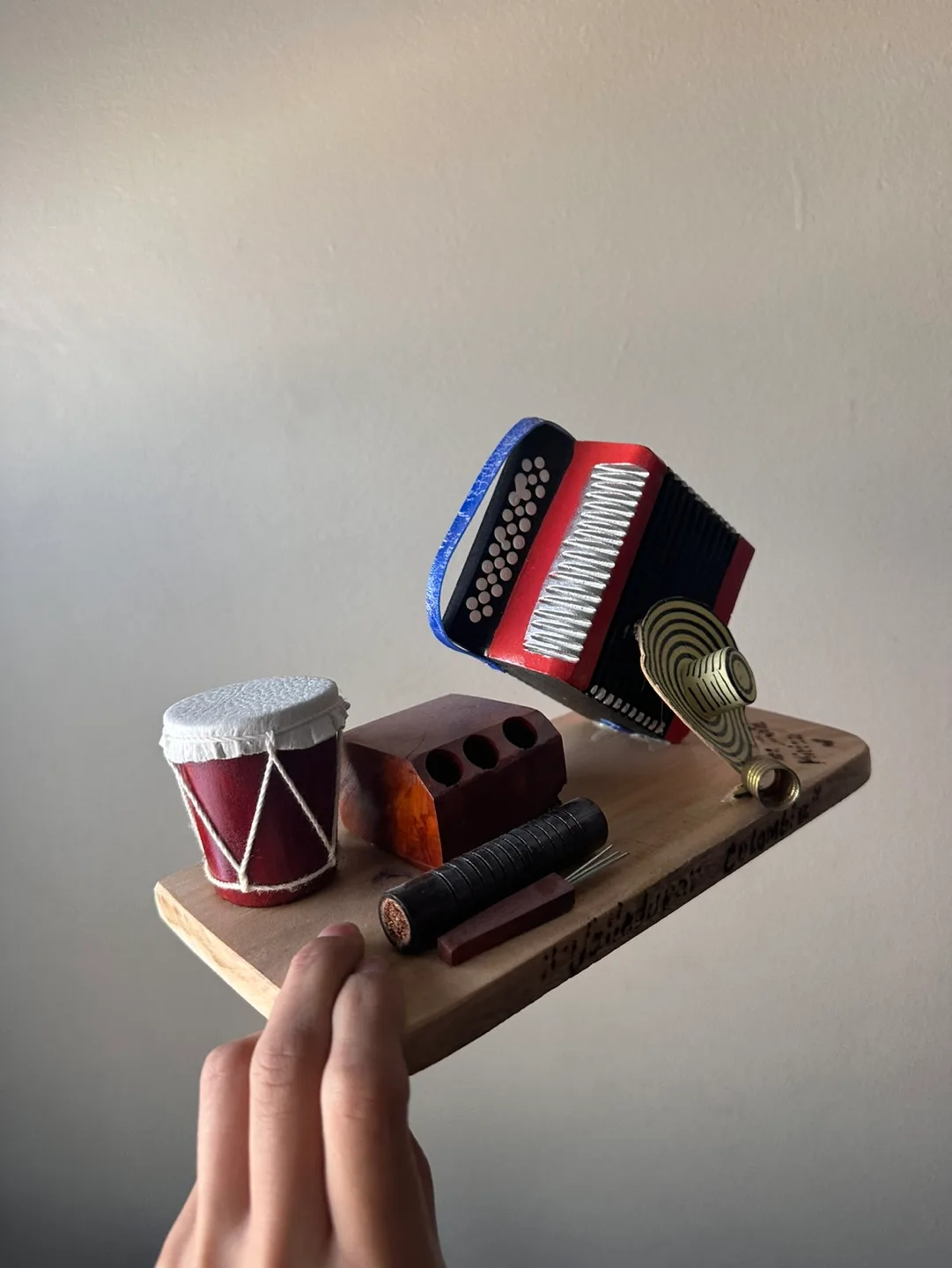 Colombian Wooden Souvenir Set thumbnail