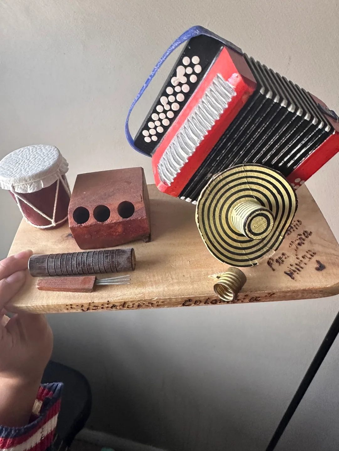 Colombian Wooden Souvenir Set image indicator(2)