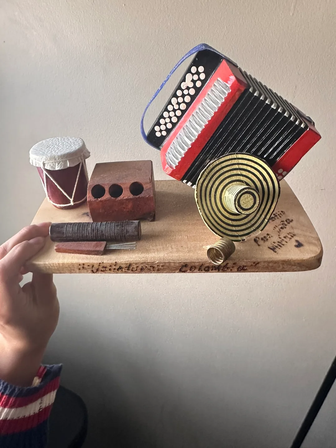 Colombian Wooden Souvenir Set image indicator(3)