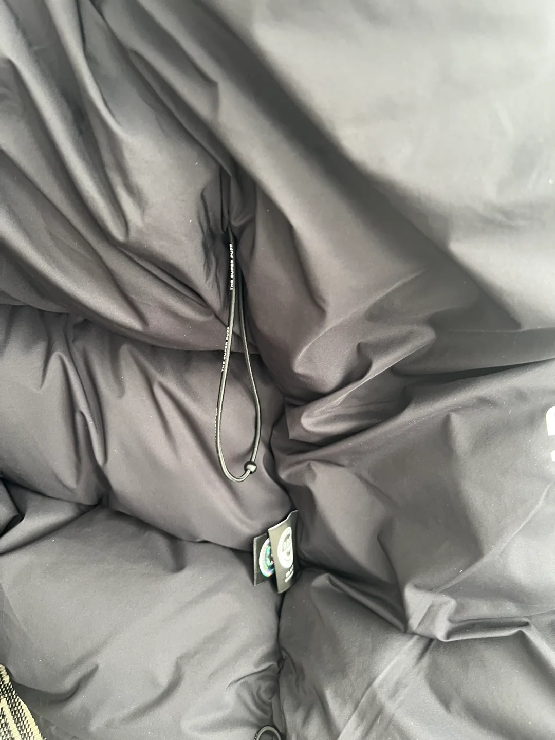 Aritzia Supersinch Mid  Black Puffer Jacket image indicator(4)