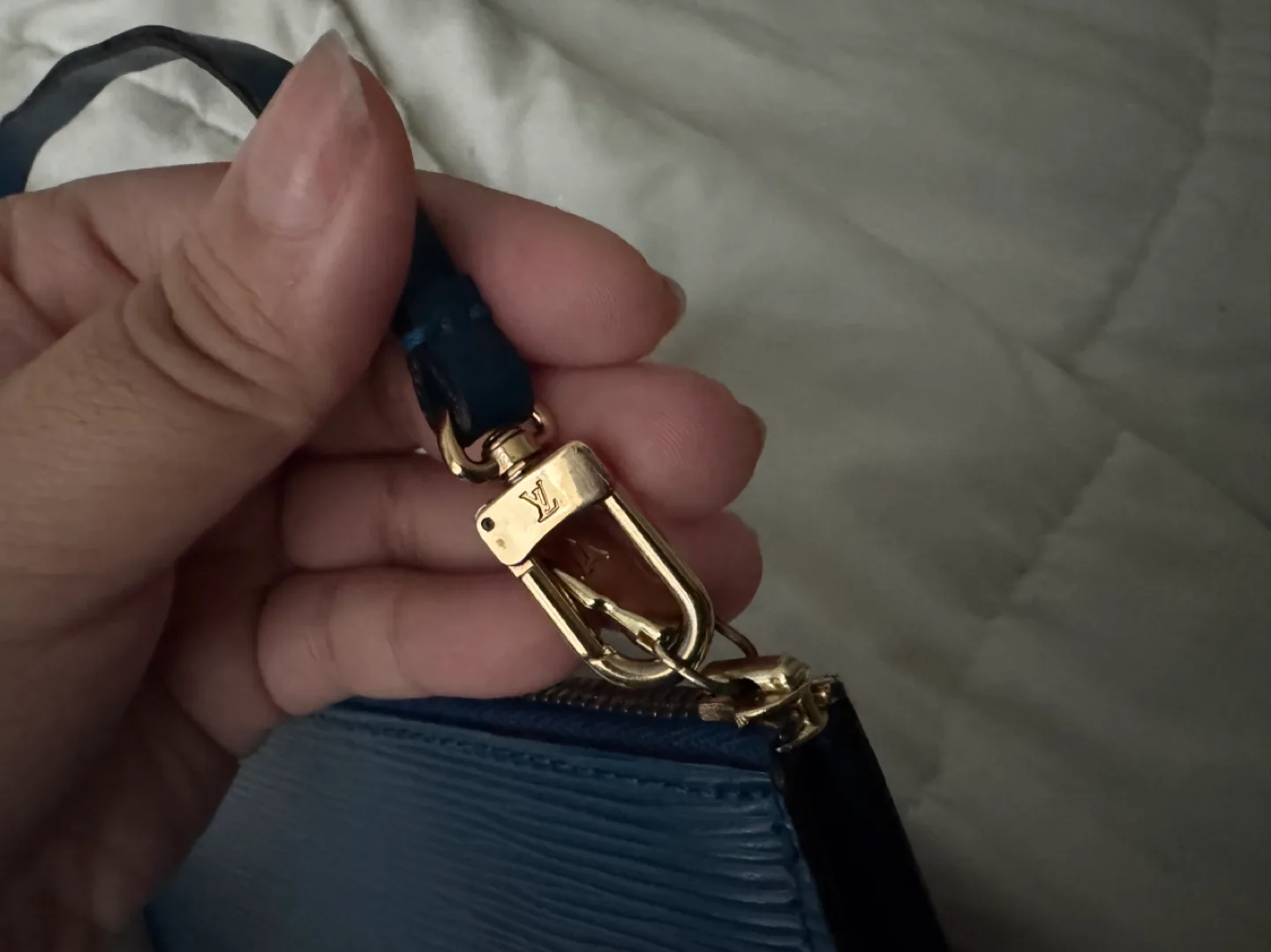 Louis Vuitton Epi Pochette image indicator(4)