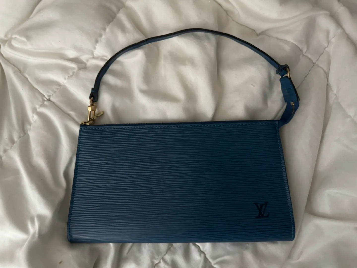 Louis Vuitton Epi Pochette image indicator(2)
