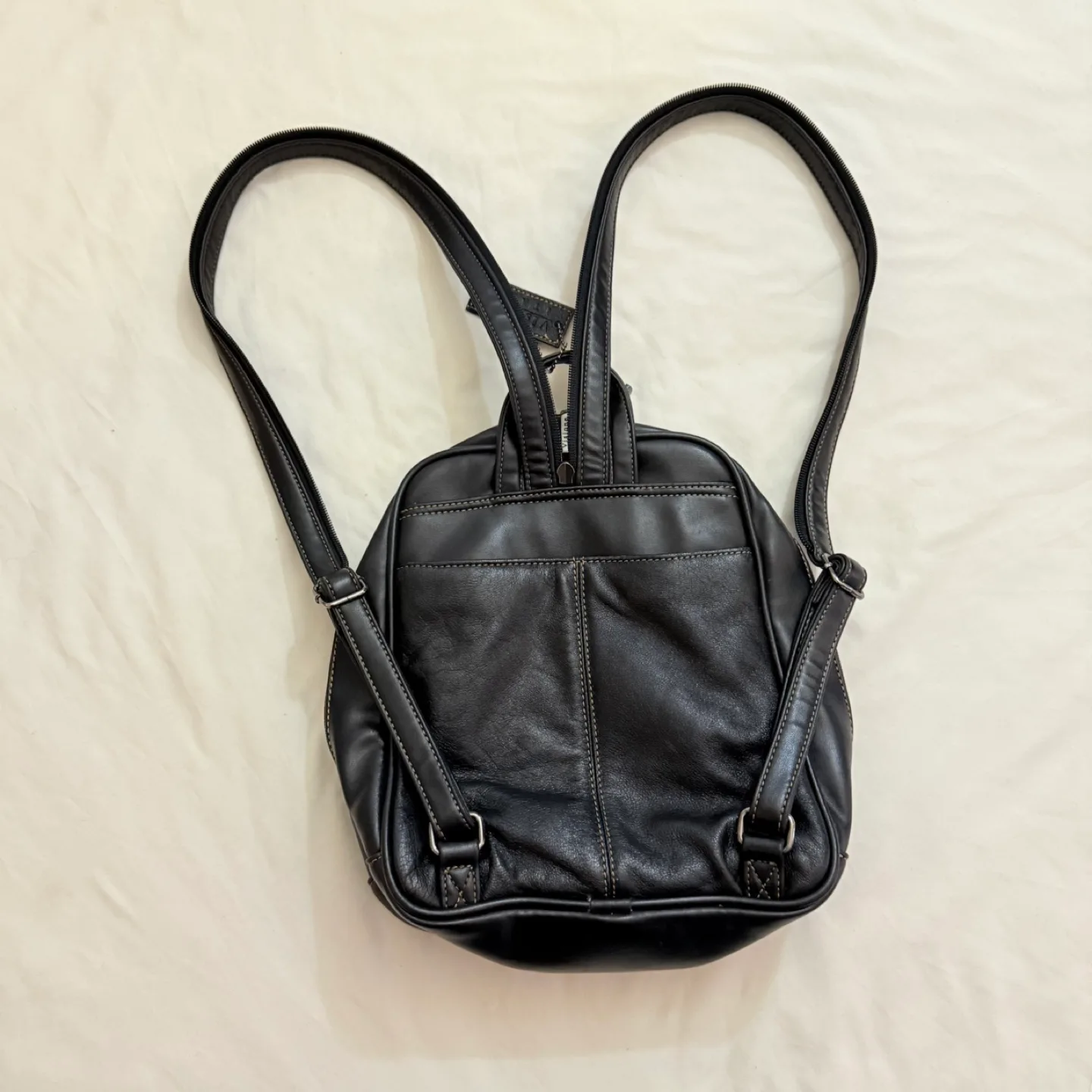 Visione Italy Leather Backpack image indicator(2)