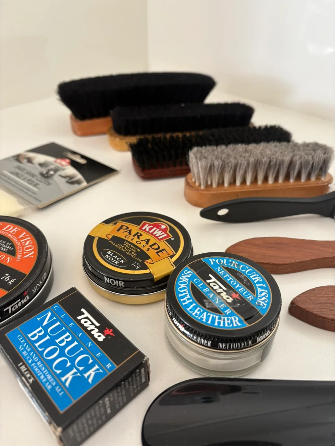 Shoe Shine Kit in Wooden Box image indicator(6)