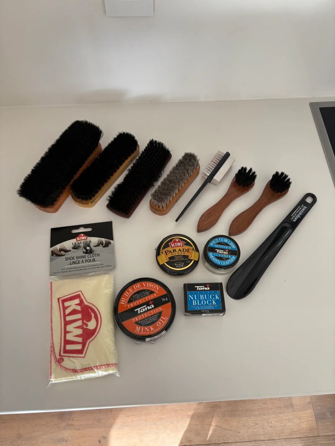 Shoe Shine Kit in Wooden Box image indicator(3)