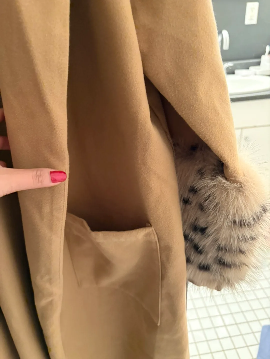 Oversized Camel Coat with Fur Trim image indicator(3)