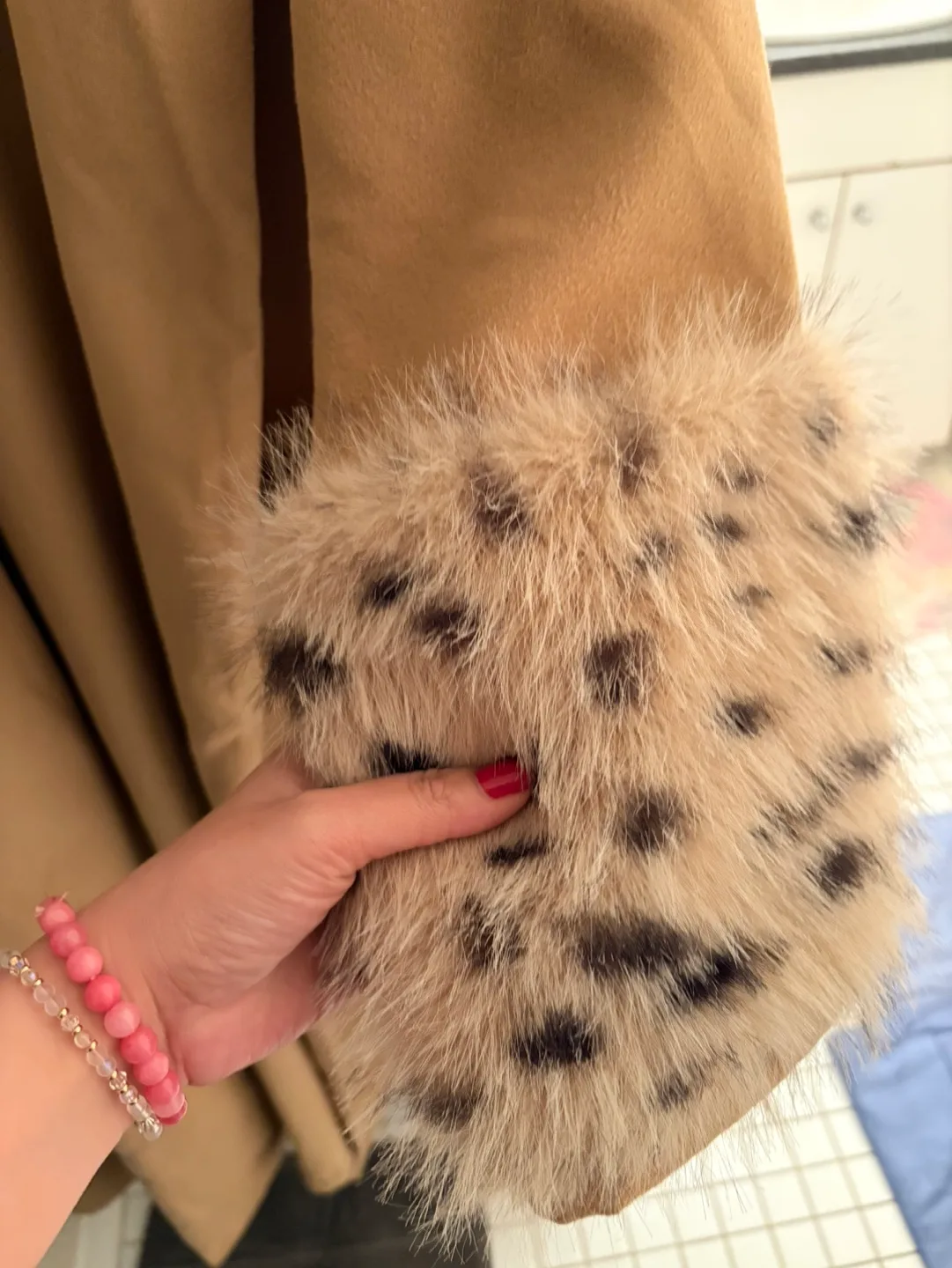 Oversized Camel Coat with Fur Trim image indicator(4)
