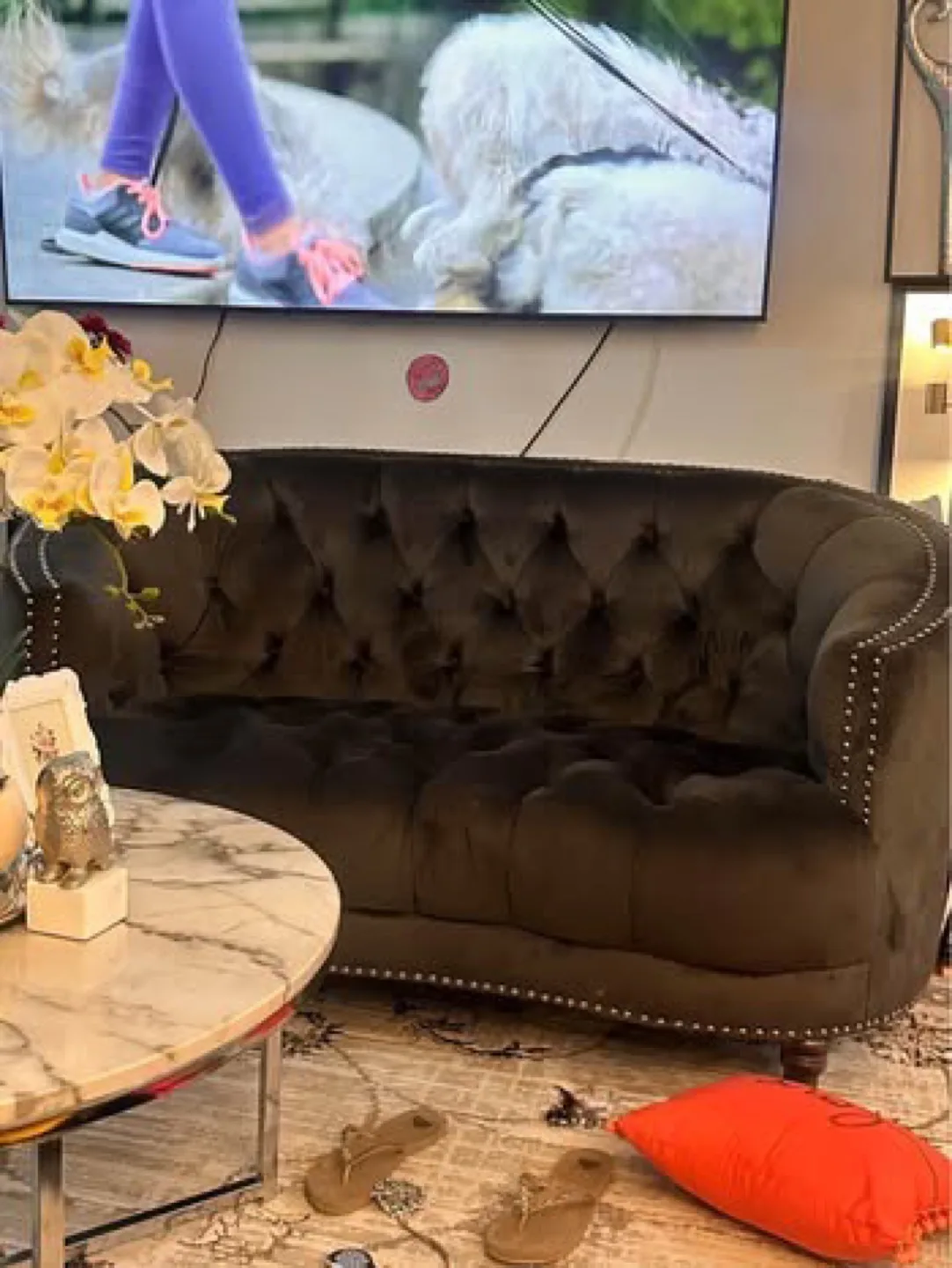 Velvet Button Tufted Sofa image indicator(2)